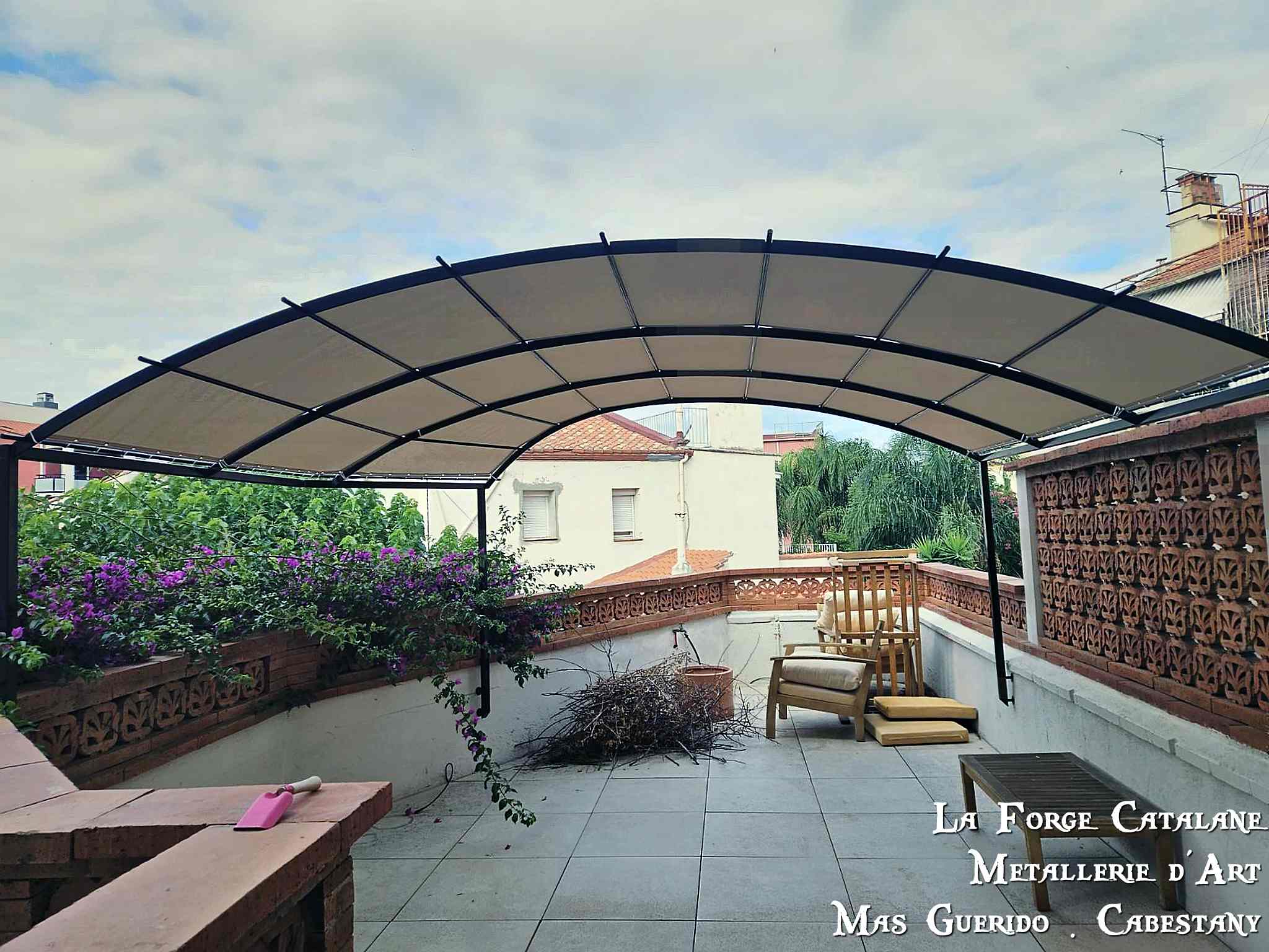 pergola cintree avec bache soltis  forge catalane.jpg